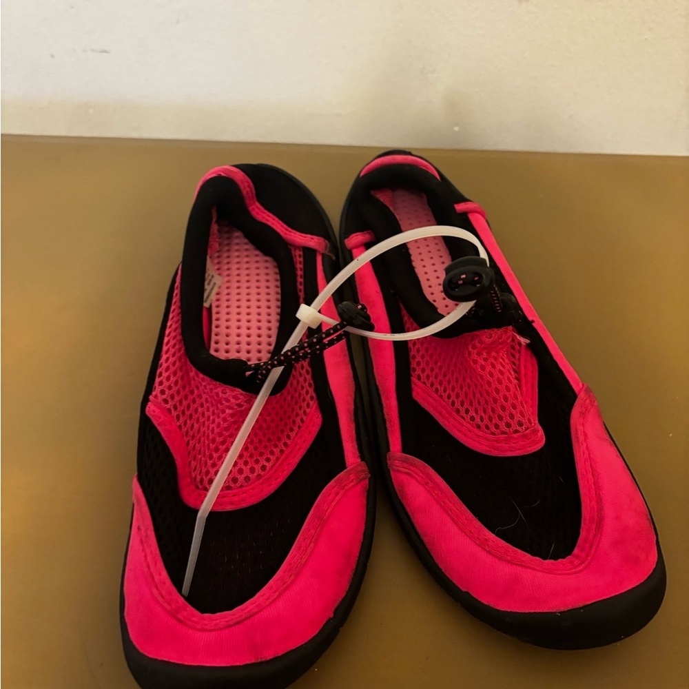 Pink and Black water Shoes girls 2/3